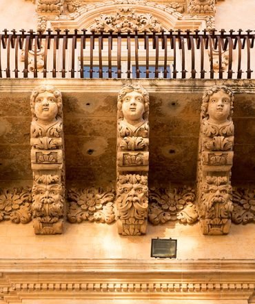 1000x700-Noto-balcony-20150410-Noto-02_4957